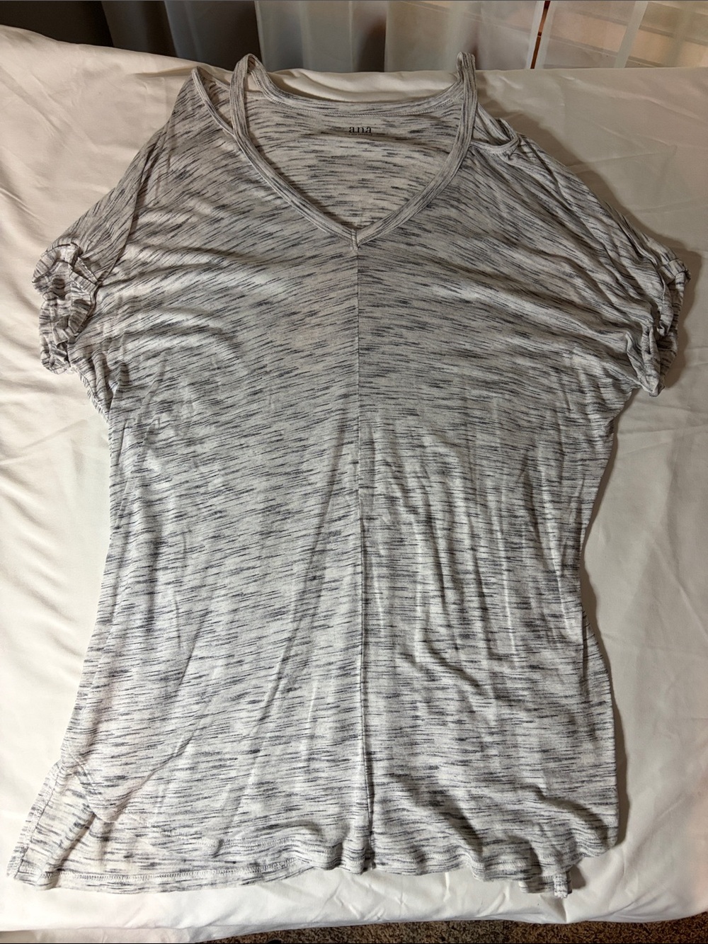 a.n.a Heathered Light Gray V-Neck Short Sleeve Tee